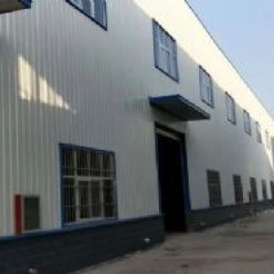 毗邻航空港区标准化厂房出租，证件齐全，交通便利