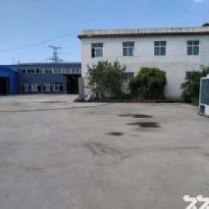 荥阳独院厂房2600平，有行车，可分租，租金便宜，配有两层办